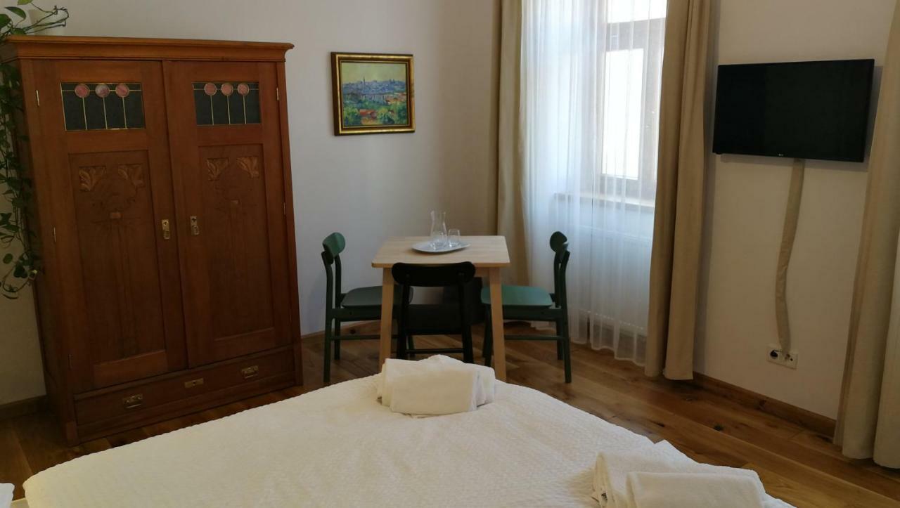 Penzion Stastny Medved Znojmo Exteriör bild