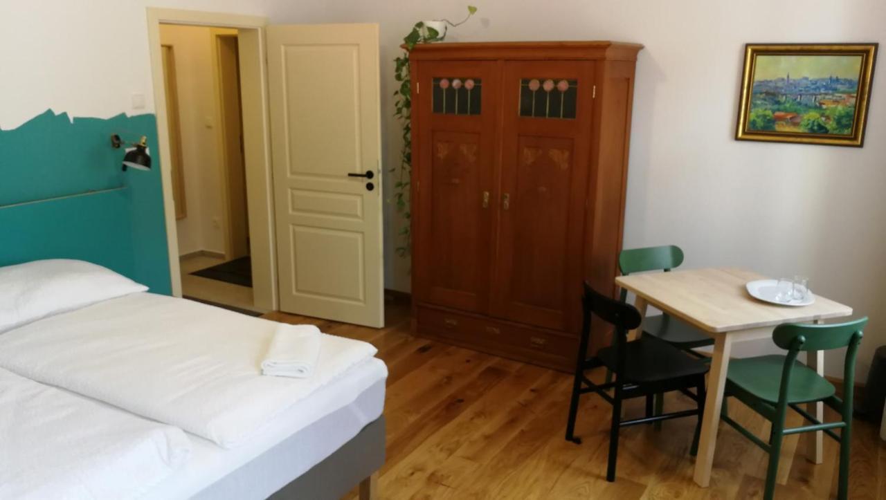 Penzion Stastny Medved Znojmo Exteriör bild